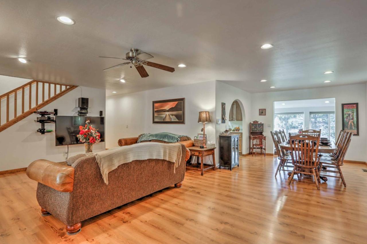Lakeside Home With Game Room, Yard, Deck And Fireplace Pinetop-Lakeside Eksteriør bilde