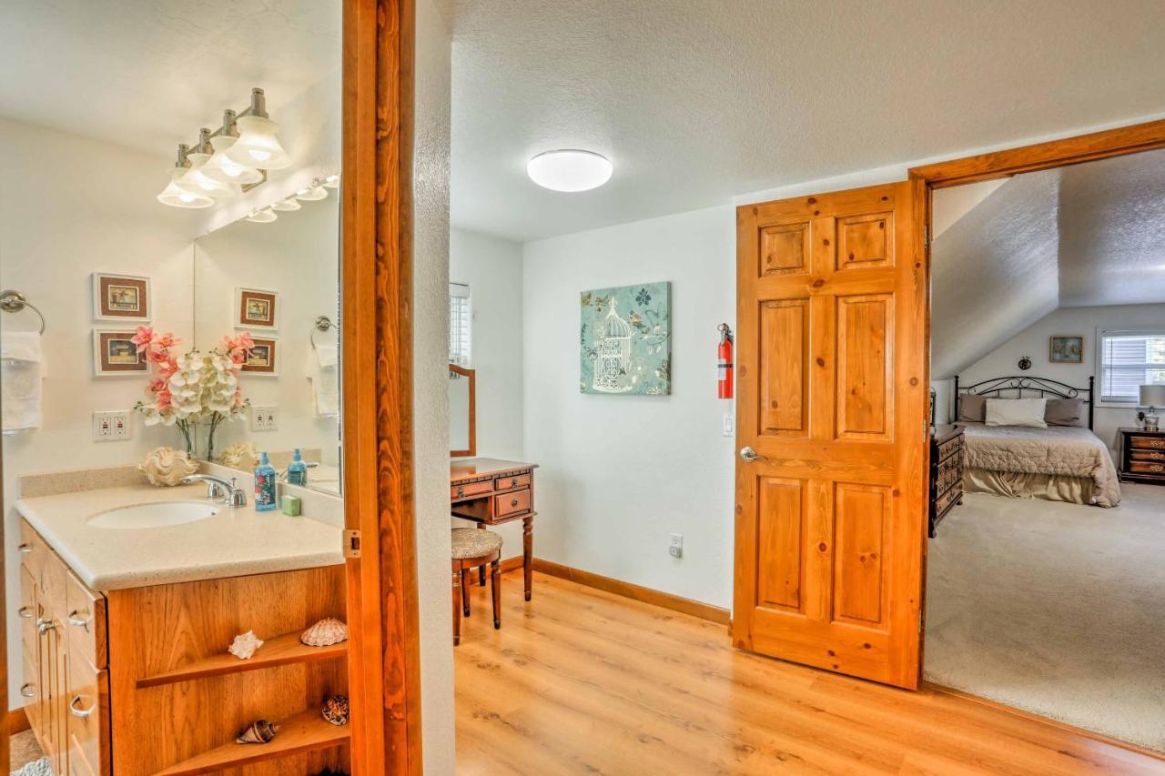 Lakeside Home With Game Room, Yard, Deck And Fireplace Pinetop-Lakeside Eksteriør bilde